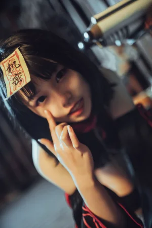 七月喵子《小僵尸》主题写真：22张全套美图