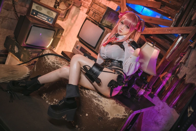 凛子酱《尤尼》主题写真：25张全套美图