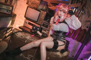 凛子酱《尤尼》主题写真：25张全套美图