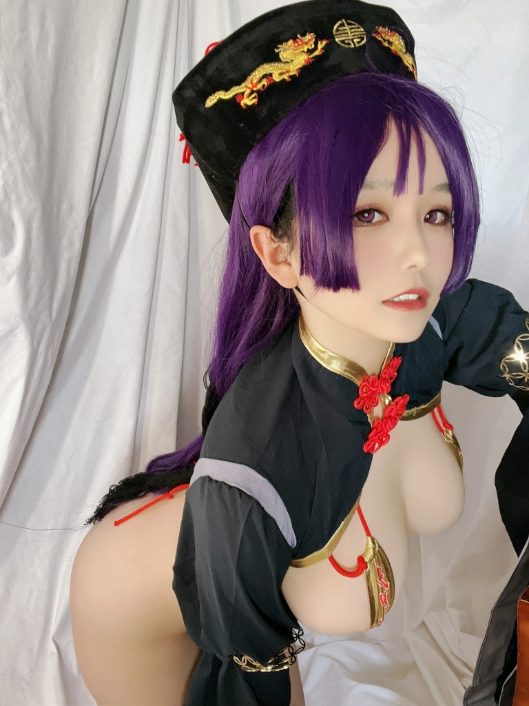 阿半今天很开心《奶光僵尸》主题写真：35张全套美图
