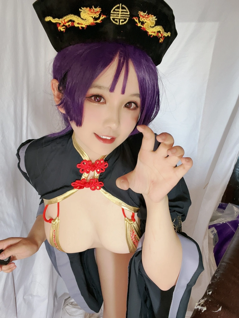阿半今天很开心《奶光僵尸》主题写真：35张全套美图