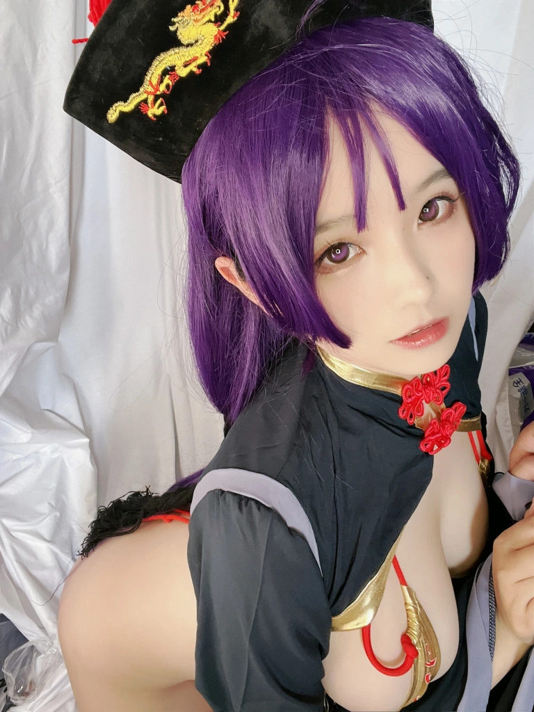 阿半今天很开心《奶光僵尸》主题写真：35张全套美图