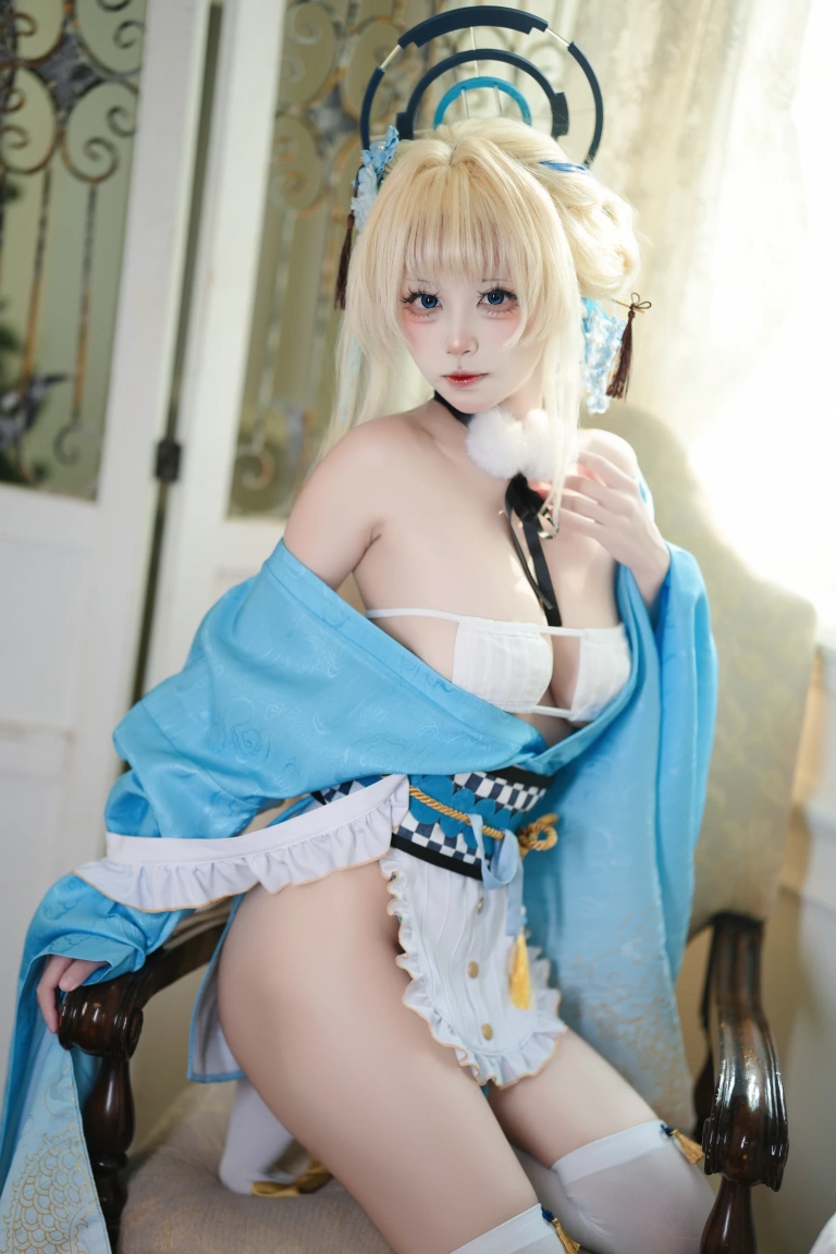 三無人型《蔚蓝档案 飞鸟马时 浴服》主题写真：40张全套美图