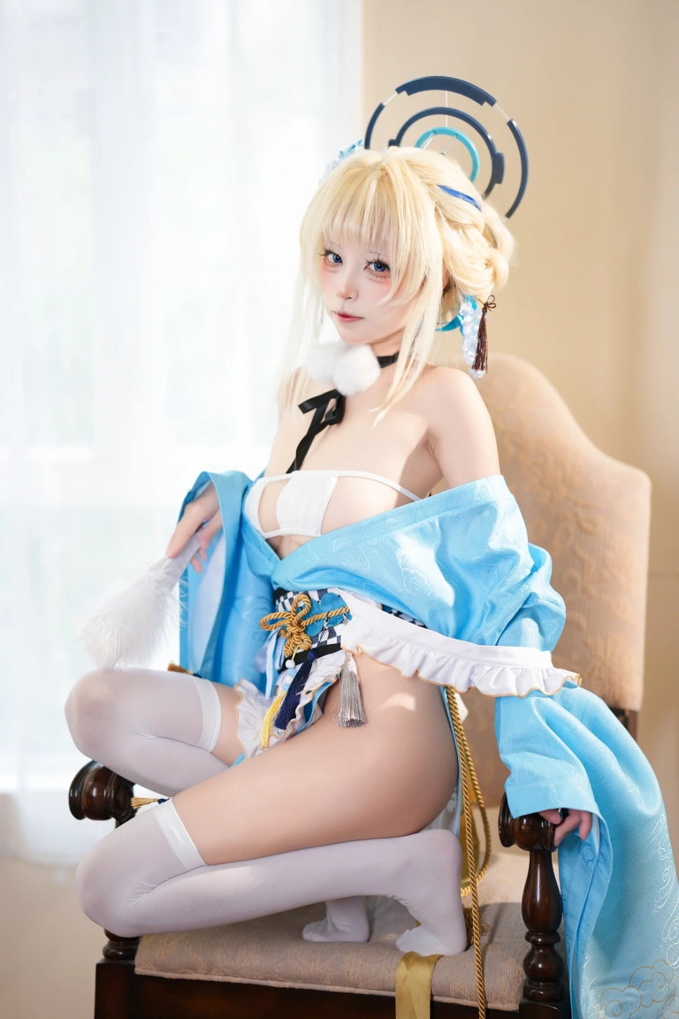三無人型《蔚蓝档案 飞鸟马时 浴服》主题写真：40张全套美图