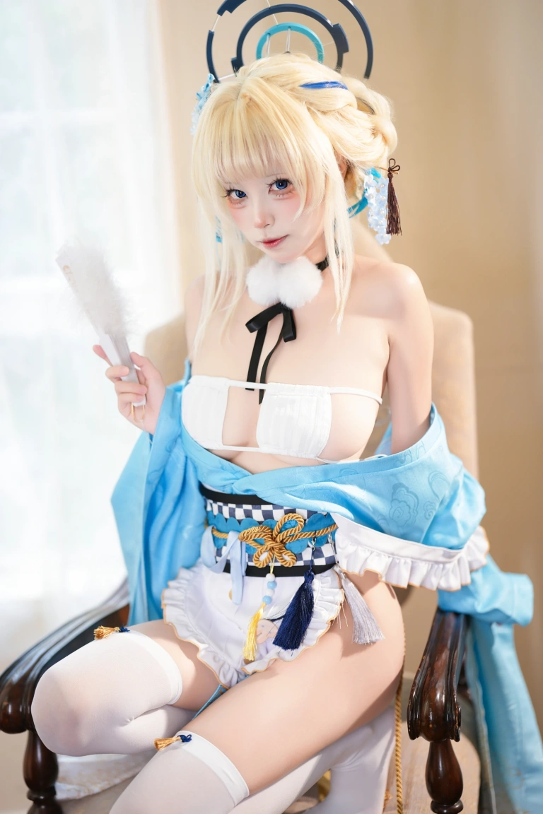 三無人型《蔚蓝档案 飞鸟马时 浴服》主题写真：40张全套美图