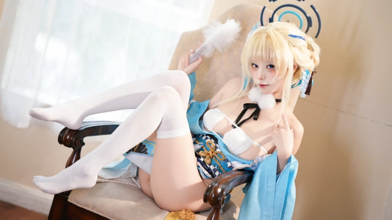 三無人型《蔚蓝档案 飞鸟马时 浴服》主题写真：40张全套美图