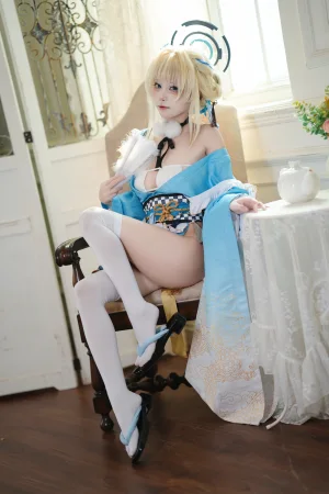 三無人型《蔚蓝档案 飞鸟马时 浴服》主题写真：40张全套美图
