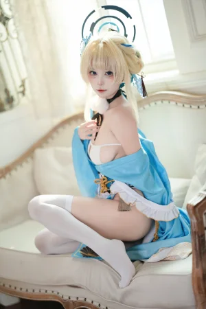 三無人型《蔚蓝档案 飞鸟马时 浴服》主题写真：40张全套美图