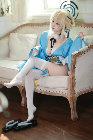 三無人型《蔚蓝档案 飞鸟马时 浴服》主题写真：40张全套美图