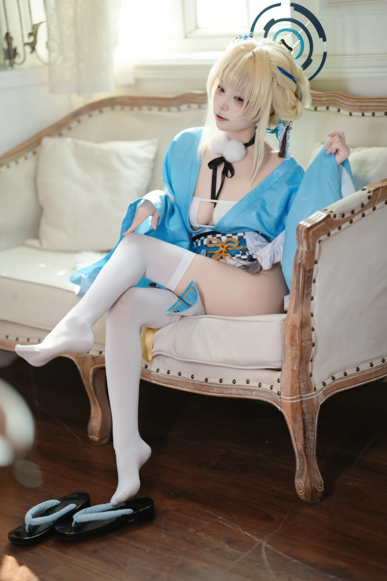 三無人型《蔚蓝档案 飞鸟马时 浴服》主题写真：40张全套美图