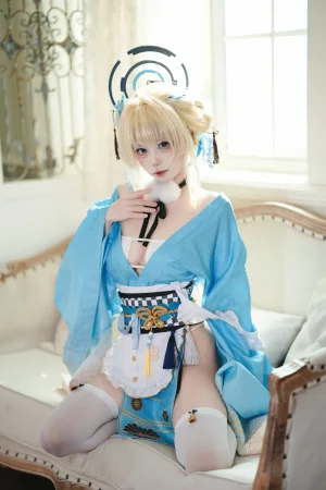 三無人型《蔚蓝档案 飞鸟马时 浴服》主题写真：40张全套美图
