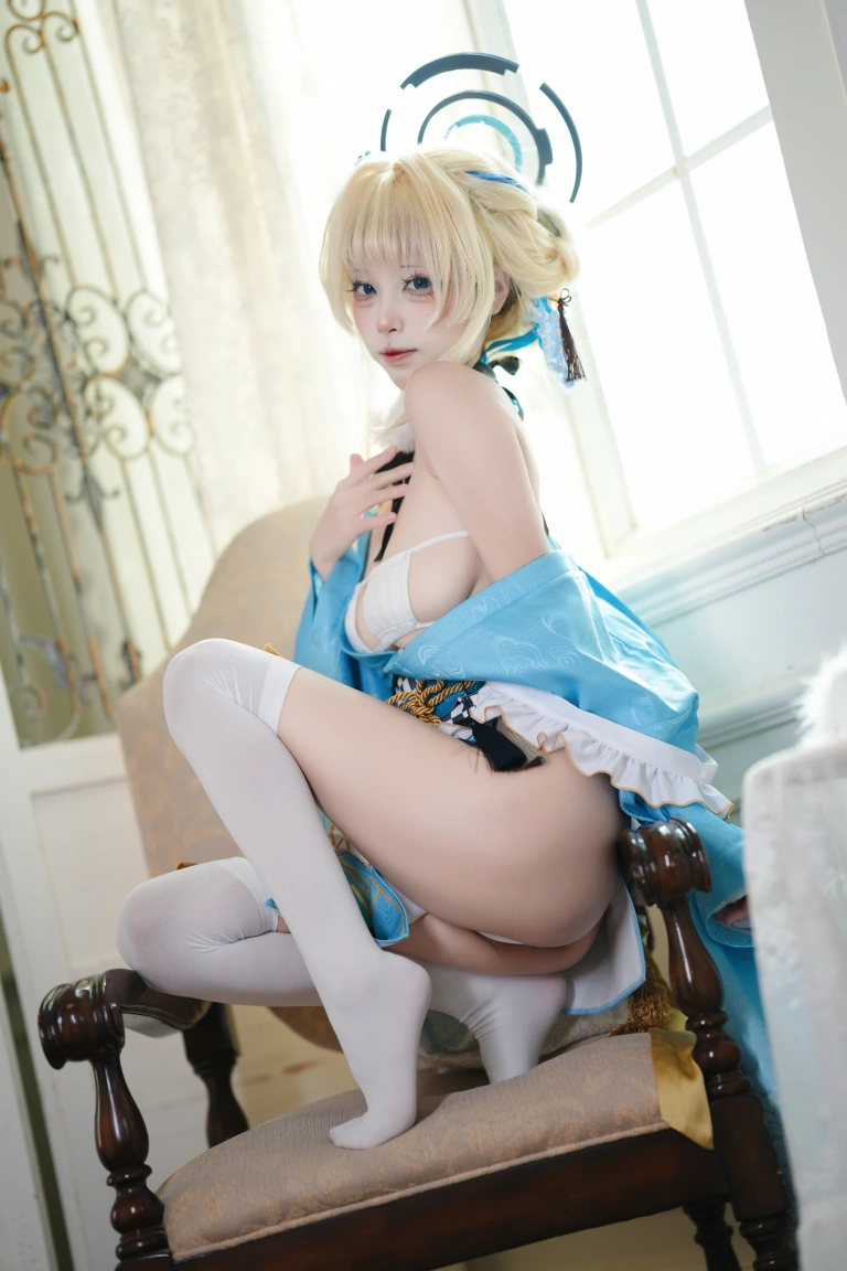 三無人型《蔚蓝档案 飞鸟马时 浴服》主题写真：40张全套美图