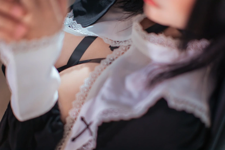 抱走莫子《黑色修女》主题写真：44张全套美图