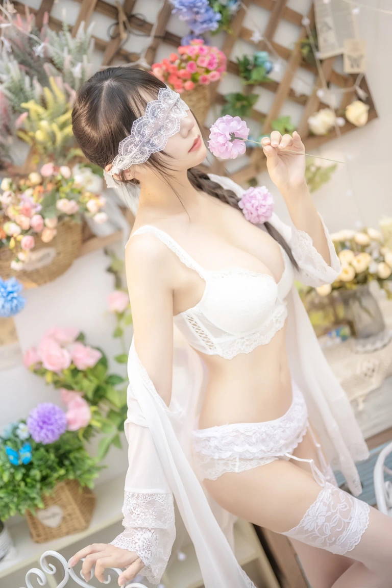 香草喵露露《白色花房》主题写真：48张全套美图，含2个视频