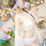 香草喵露露《白色花房》主题写真：48张全套美图，含2个视频