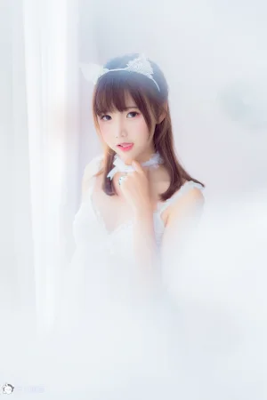面饼仙儿《吊带睡衣》主题写真：50张全套美图