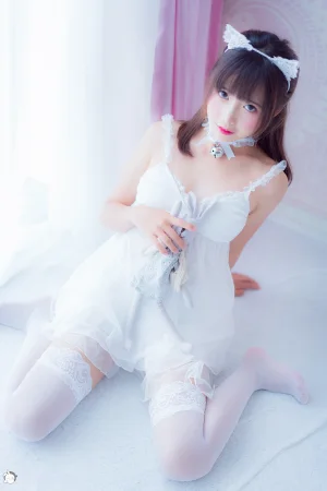 面饼仙儿《吊带睡衣》主题写真：50张全套美图
