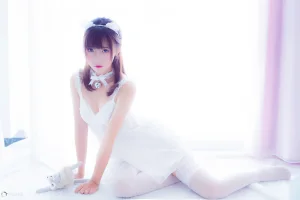 面饼仙儿《吊带睡衣》主题写真：50张全套美图