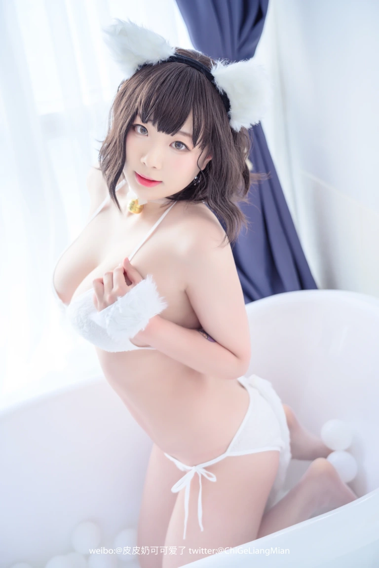 皮皮奶《白猫》主题写真：50张全套美图