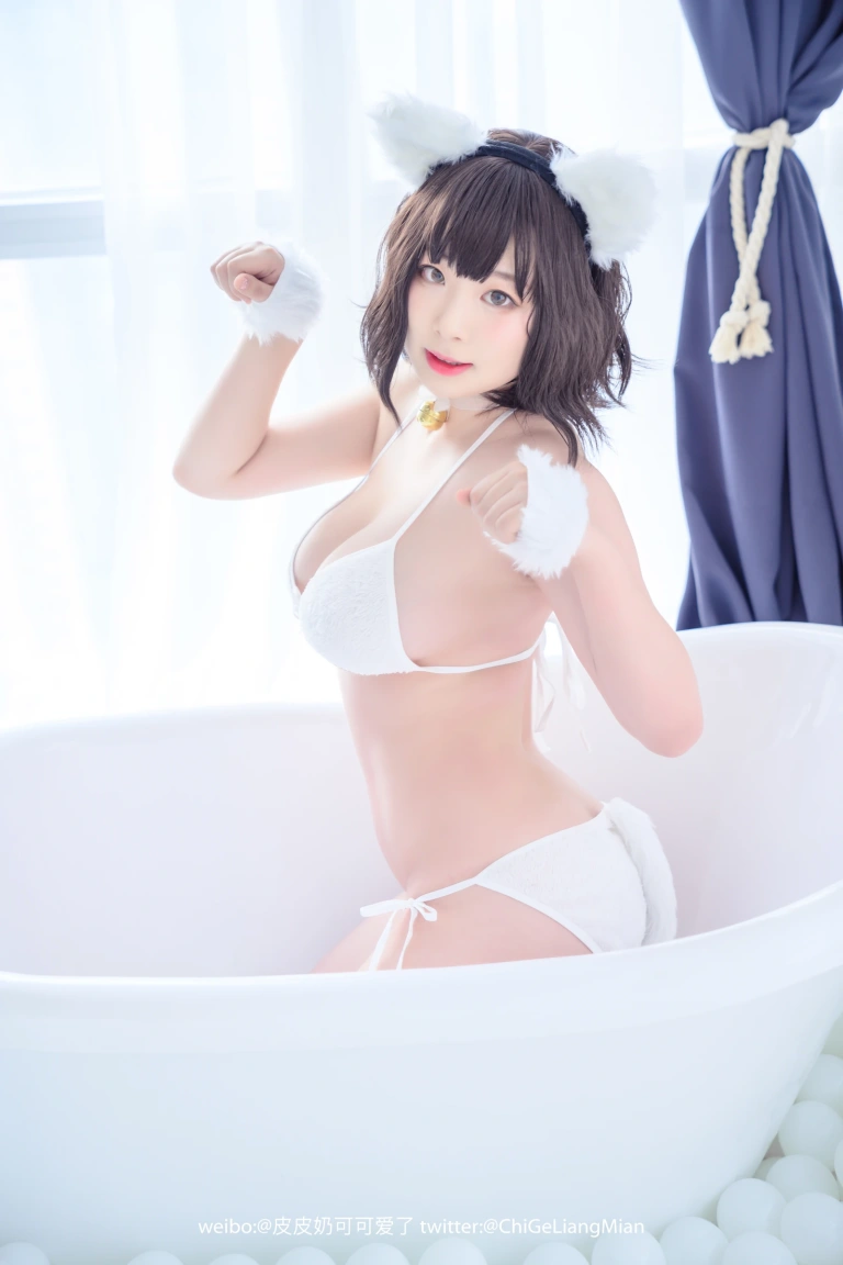 皮皮奶《白猫》主题写真：50张全套美图