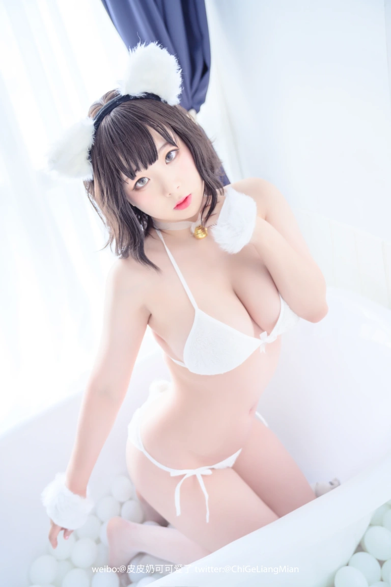 皮皮奶《白猫》主题写真：50张全套美图