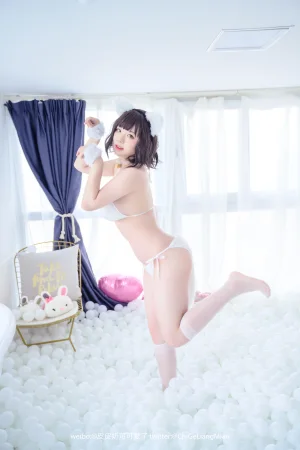 皮皮奶《白猫》主题写真：50张全套美图