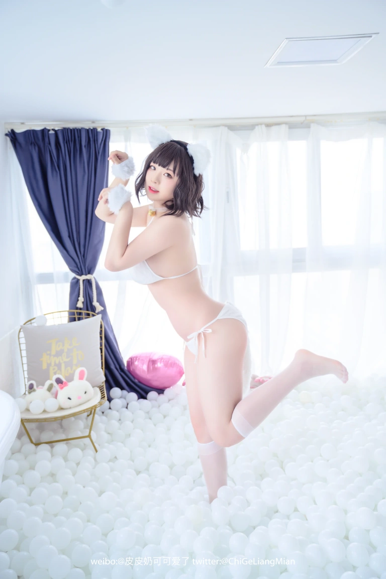 皮皮奶《白猫》主题写真：50张全套美图