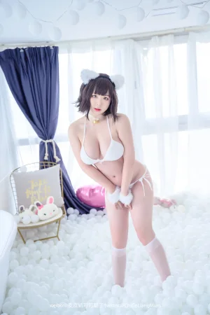 皮皮奶《白猫》主题写真：50张全套美图