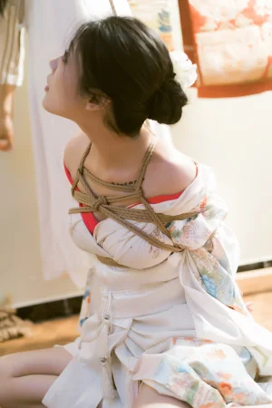 桃良阿宅《紧缚》主题写真：56张全套美图