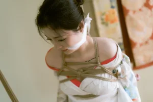 桃良阿宅《紧缚》主题写真：56张全套美图