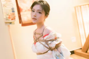 桃良阿宅《紧缚》主题写真：56张全套美图