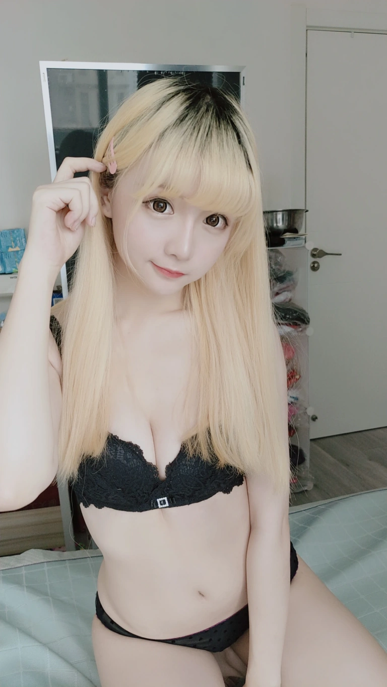 星之迟迟《定制 6-22 jk》主题写真：60张全套美图，含3个视频