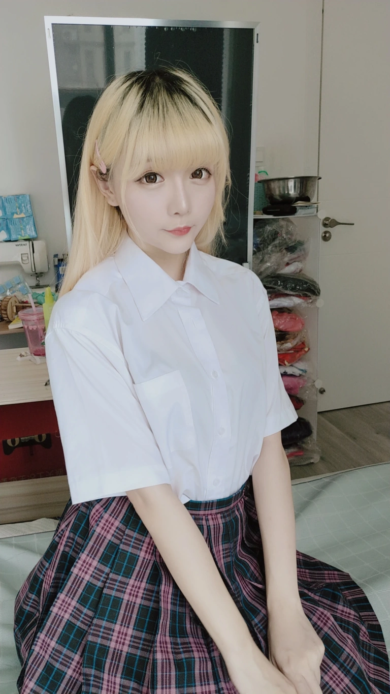 星之迟迟《定制 6-22 jk》主题写真：60张全套美图，含3个视频