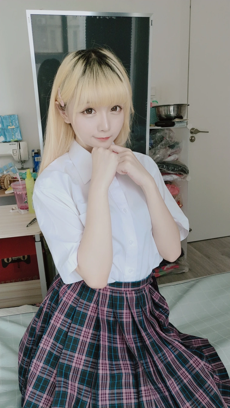 星之迟迟《定制 6-22 jk》主题写真：60张全套美图，含3个视频