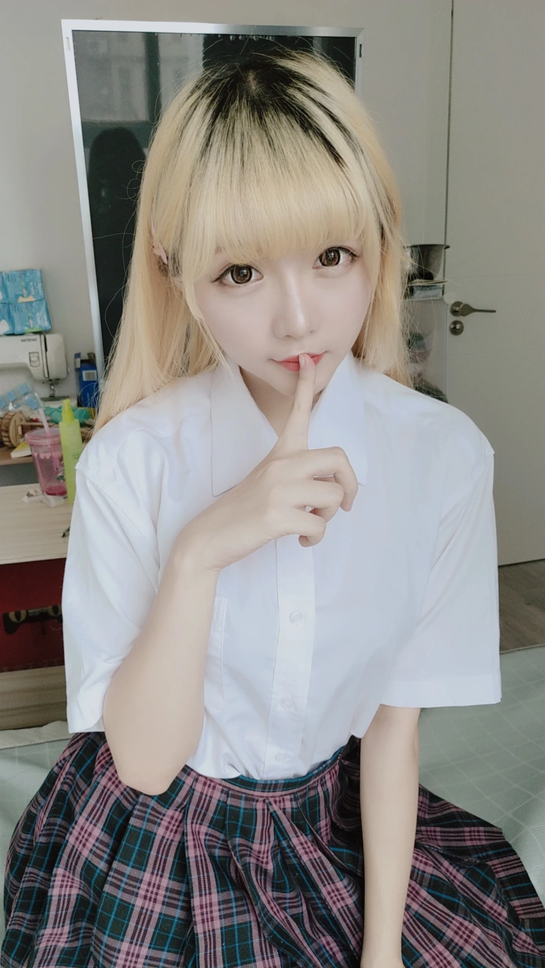 星之迟迟《定制 6-22 jk》主题写真：60张全套美图，含3个视频