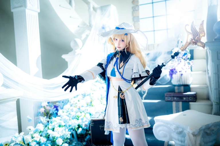 小和甜酒《鸣潮·菲比》主题写真：77张全套美图