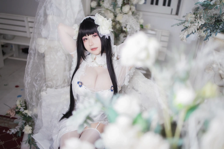 末夜《95式婚纱》主题写真：34张全套美图