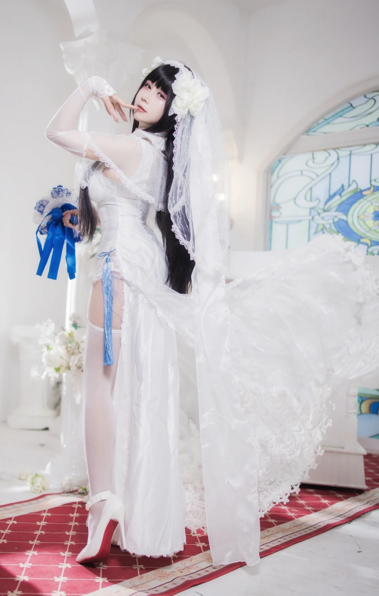 末夜《95式婚纱》主题写真：34张全套美图