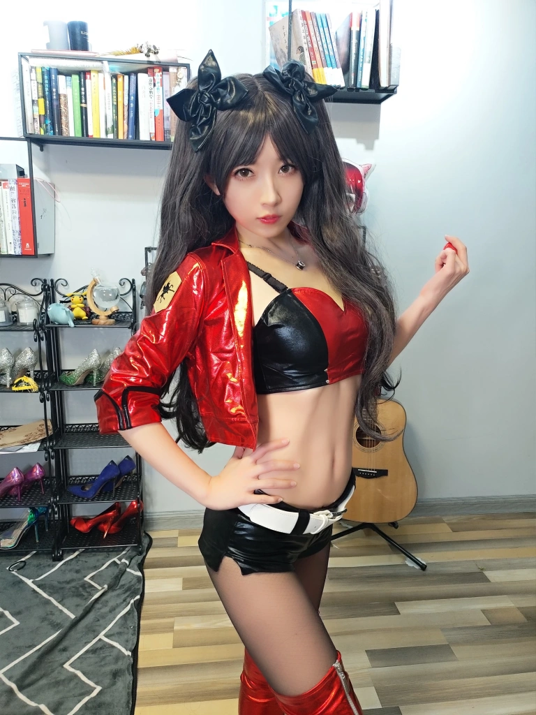 小女巫露娜《远坂凛cos》主题写真：30张全套美图