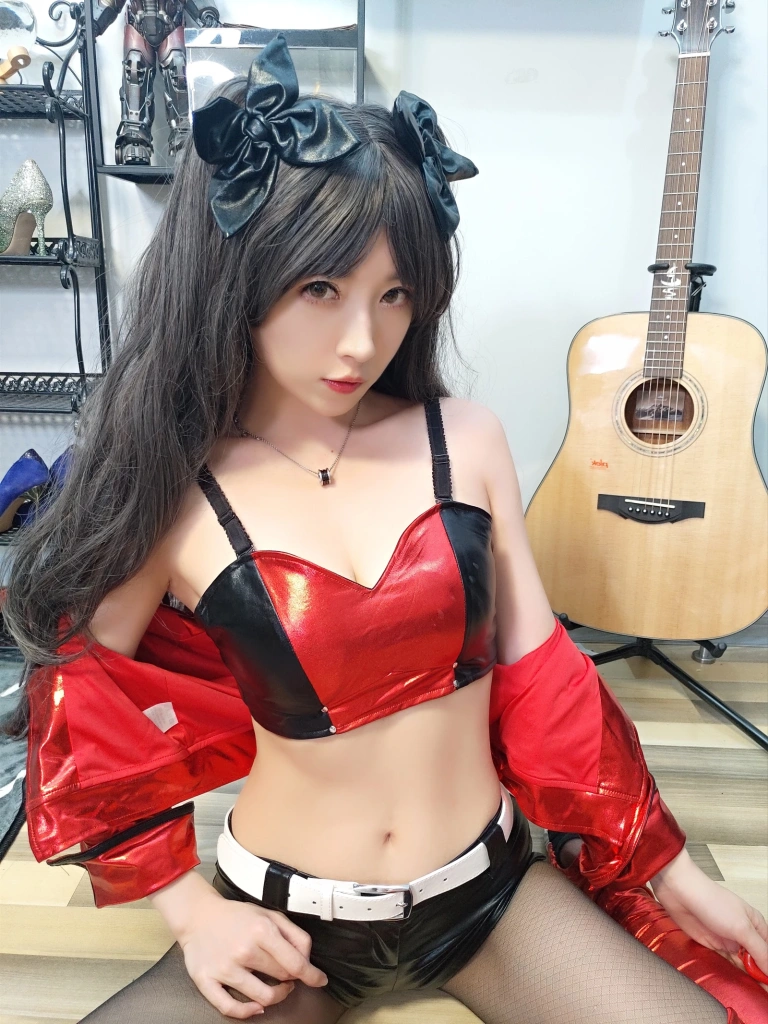 小女巫露娜《远坂凛cos》主题写真：30张全套美图