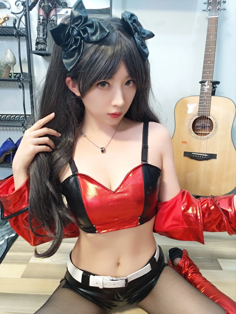 小女巫露娜《远坂凛cos》主题写真：30张全套美图