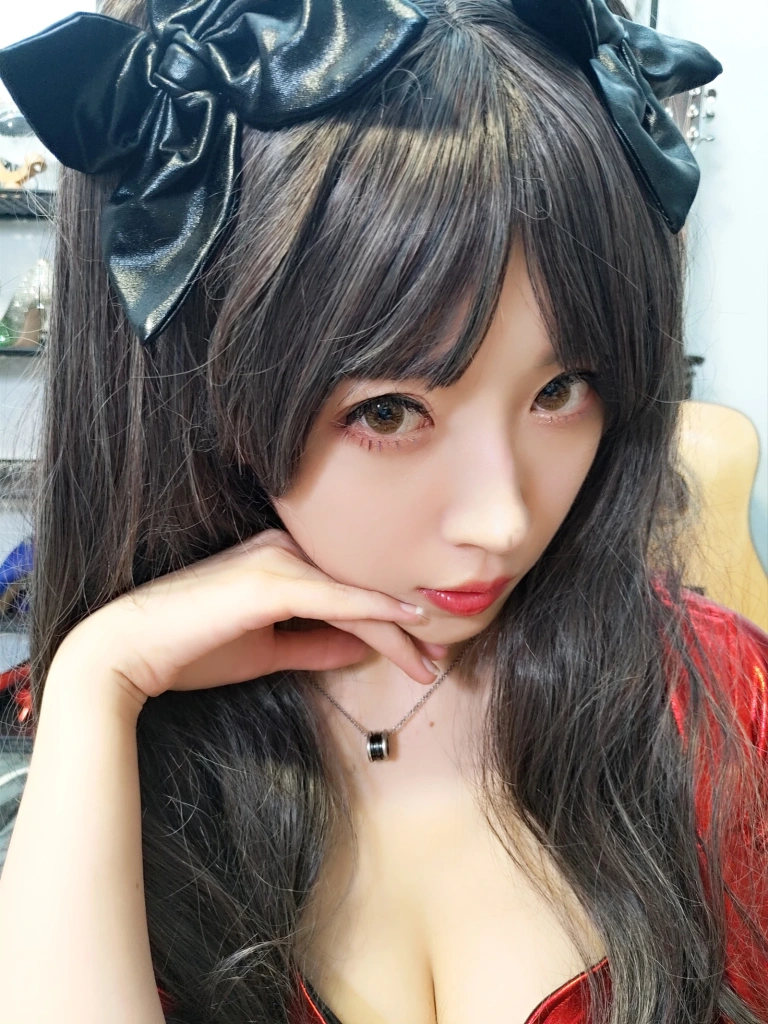 小女巫露娜《远坂凛cos》主题写真：30张全套美图