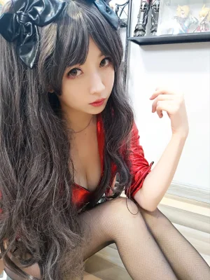 小女巫露娜《远坂凛cos》主题写真：30张全套美图