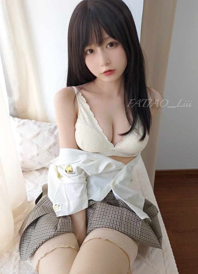 迷之呆梨《Fantia 2022年08月会员合集（9期）》主题写真：232张全套美图，含9个视频