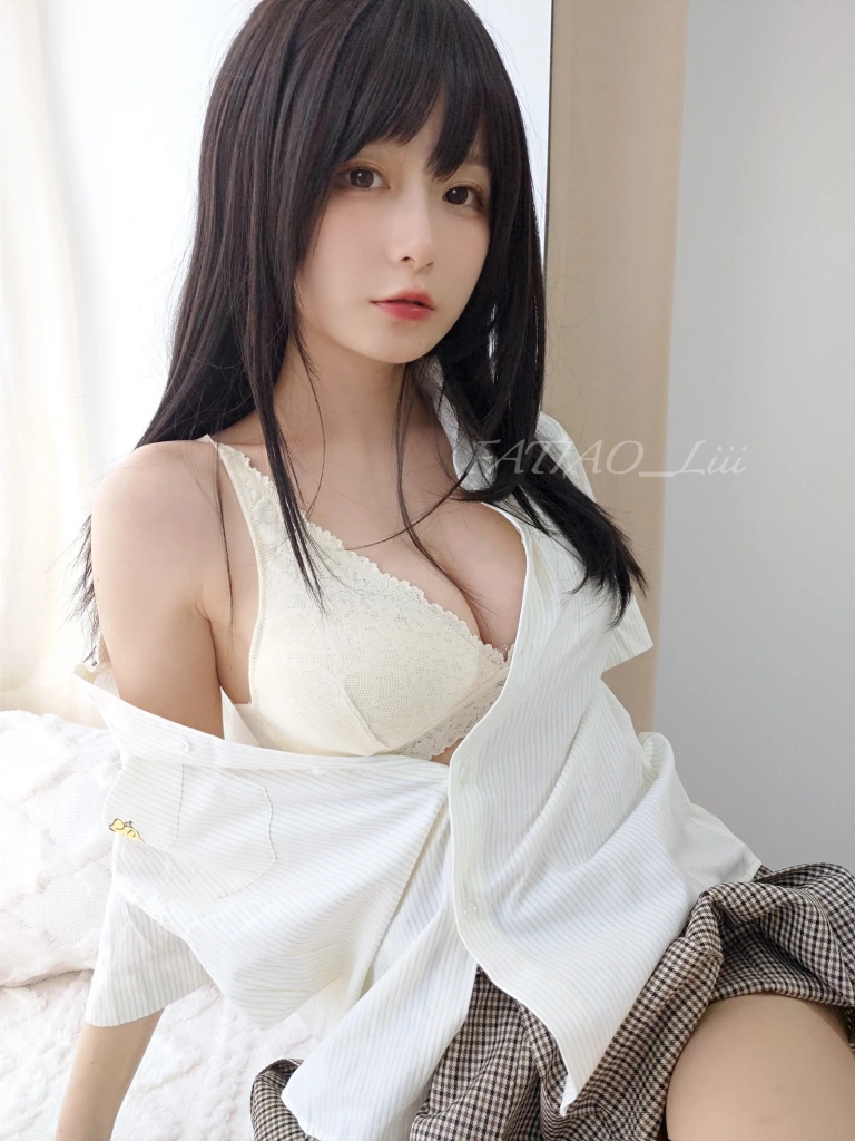 迷之呆梨《Fantia 2022年08月会员合集（9期）》主题写真：232张全套美图，含9个视频