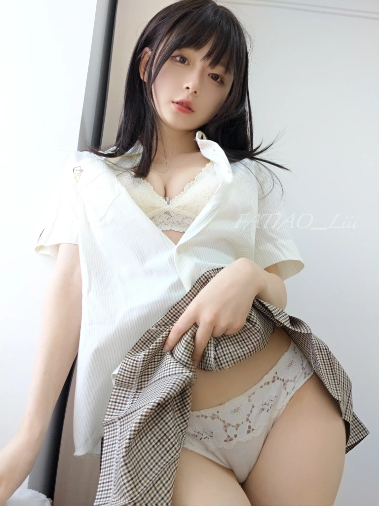 迷之呆梨《Fantia 2022年08月会员合集（9期）》主题写真：232张全套美图，含9个视频