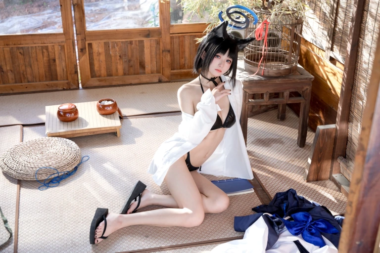 九柒喵《桔梗衬衫》主题写真：10张全套美图