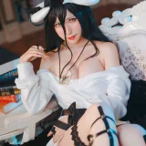 芋圆侑子《雅儿贝德私服》主题写真：20张全套美图，含2个视频