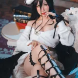 芋圆侑子《雅儿贝德私服》主题写真：20张全套美图，含2个视频