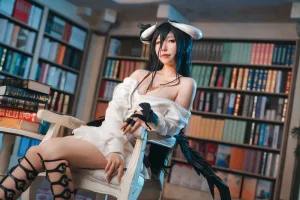 芋圆侑子《雅儿贝德私服》主题写真：20张全套美图，含2个视频
